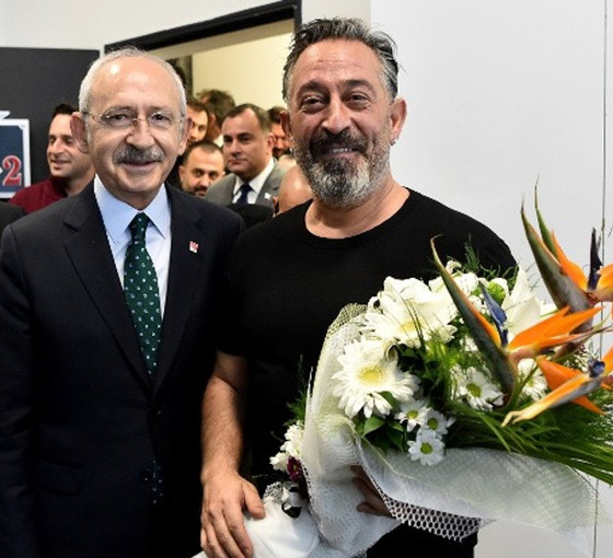 Cem Yılmaz'dan Kılıçdaroğlu'nun adaylığı sonrası paylaşım: Değerler Loading