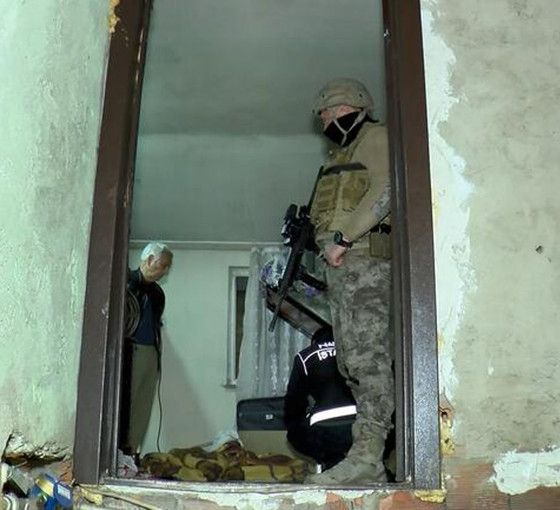 Narkotik operasyonunun ortasında kiracı krizi: Polis ev sahibini uyardı