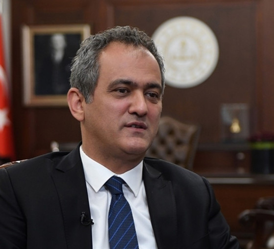 Bakan Mahmut Özer açıkladı: Öğretmenlerin zorunlu çalışma yükümlülükleri ertelendi