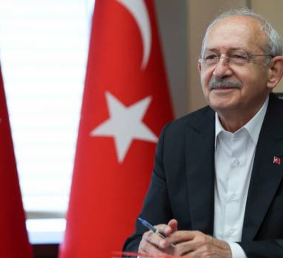 Kemal Kılıçdaroğlu'nun konuşmasını kullanılmış bir kağıdın arka yüzüne yazması gündemde