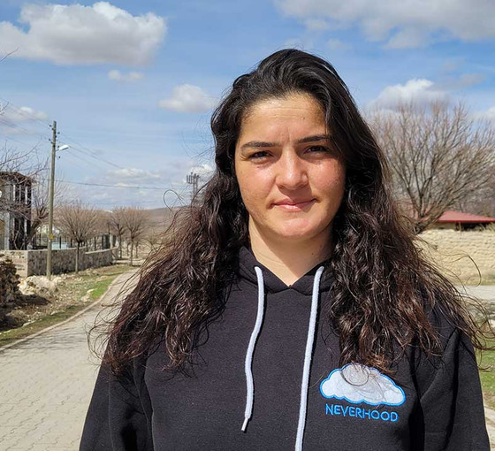 Elbistan'ın tek kadın muhtarı kurduğu dayanışma ağı ile yaraları sarıyor