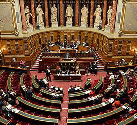 Fransa'yı sokağa döken emeklilik yasasının tartışmalı maddesine Senato onayı