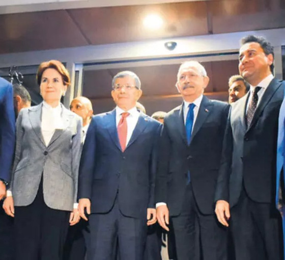 Davutoğlu: Erdoğan'a karşı sadece Kılıçdaroğlu'nu değil, krizi çözebilecek bir kadro sunuyoruz