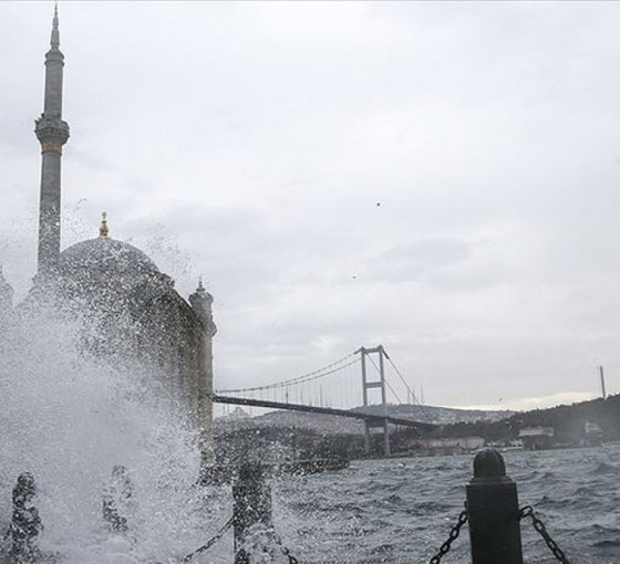 İstanbul Valiliği'nden pazartesi için fırtına uyarısı