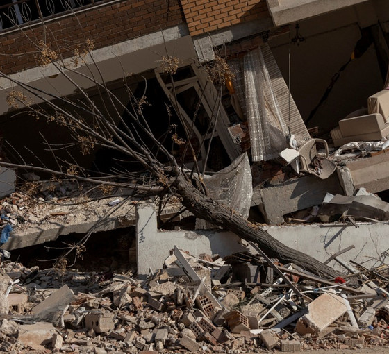 Deprem soruşturmasında tutuklu sayısı 325'e yükseldi