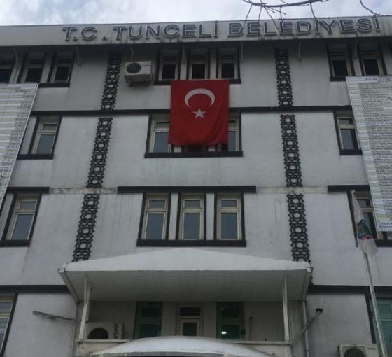 Dersim Belediyesi gelir gider tablosunu hizmet binasına astı