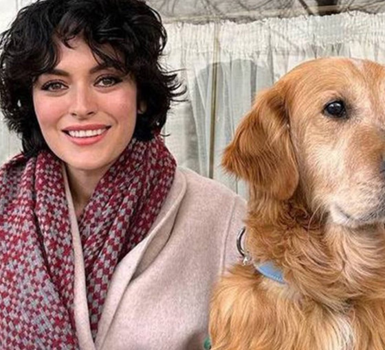 Oyuncu Ezgi Mola, depremzede köpeği sahiplendi