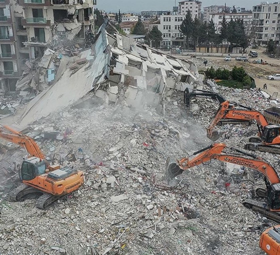 Maraş'ta bina yıkım ve enkaz kaldırma çalışmaları 14 mahallede devam edecek