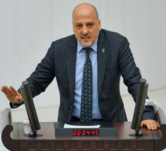 Ahmet Şık, Şenyaşar ailesinin firari katilini Bakan Yanık'a sordu: Sağlık hizmetlerinden yararlanırken nasıl yakalanamıyor?