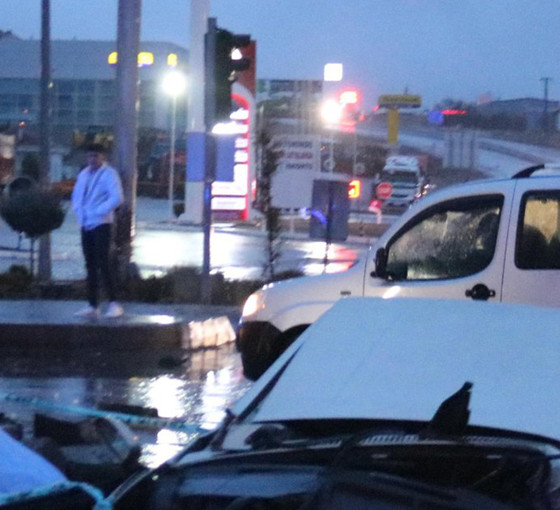 AFAD'ın minibüsü ile otomobil çarpıştı: 1 ölü 9 yaralı