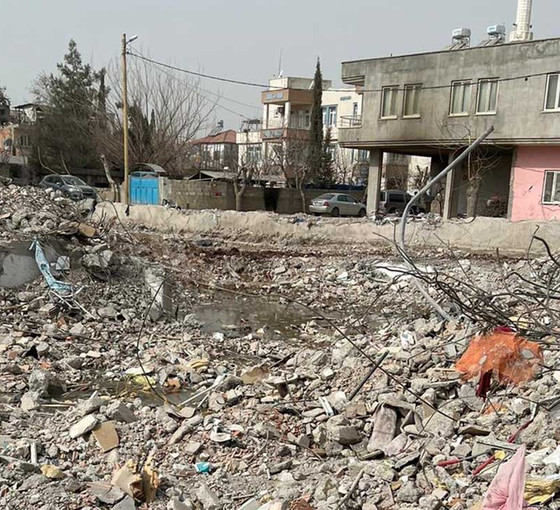Enkaz altında altı gün
