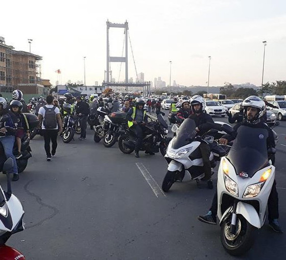 Trafikte motosiklet patlaması