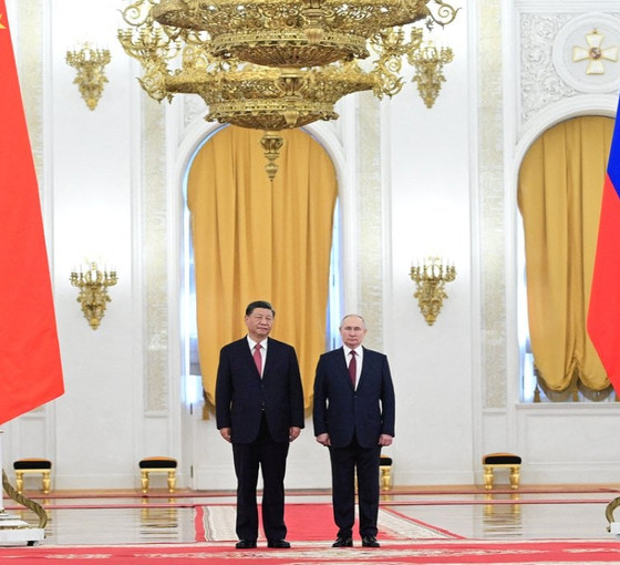 Putin ve Şi resmi görüşme için Kremlin'de bir araya geldi