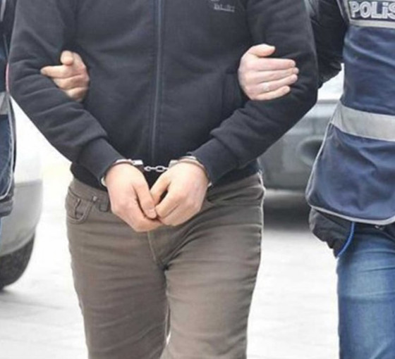 Van'da yedisi çocuk 20'ye yakın gözaltı