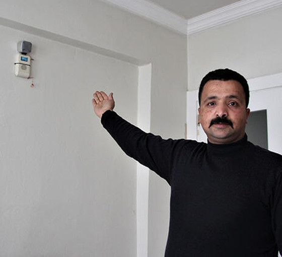 Diyarbakırlı güvenlik görevlisi kapı zilinden deprem sensörü yaptı: 'Uykum ağır'