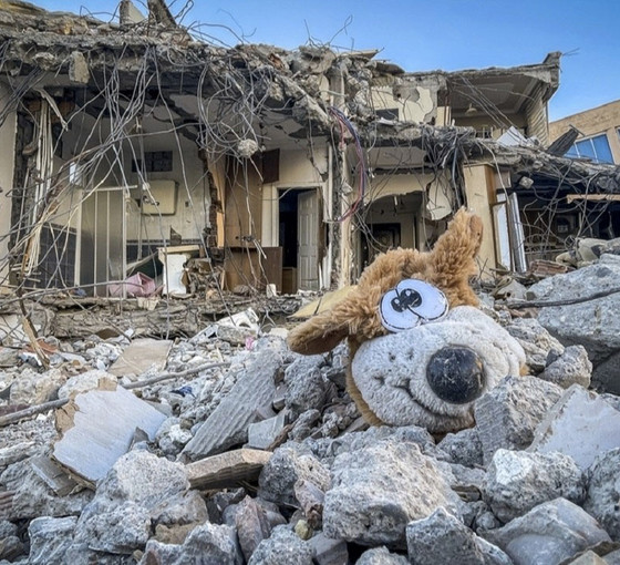 Deprem bölgesinde aileler kayıp çocuklarını arıyor: 'DNA verdik bekliyoruz'