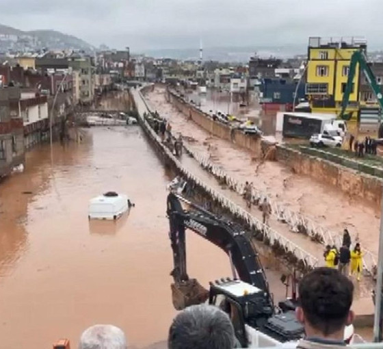 Urfa'da selden dolayı 13 bina yıkılacak