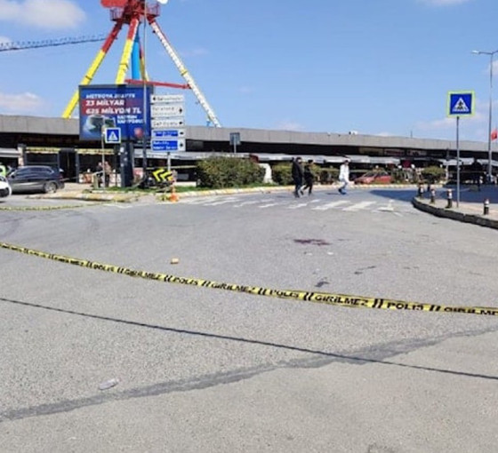 Bakırköy Adliyesi önünde silahlı saldırı: Yaralılar var