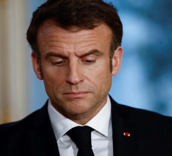 Macron televizyon röportajında lüks saatini 'yok etti'