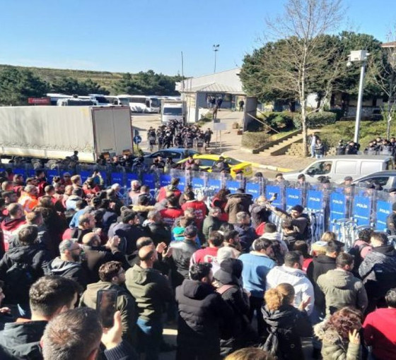 Ankara’ya yürümek isteyen Mata işçilerine polis müdahalesi