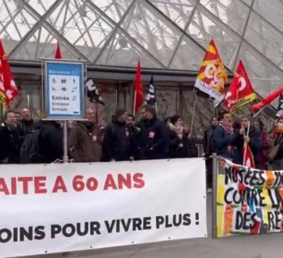 Fransa Macron'a direniyor: Louvre çalışanları eylemlere katıldı, müze ziyarete kapandı