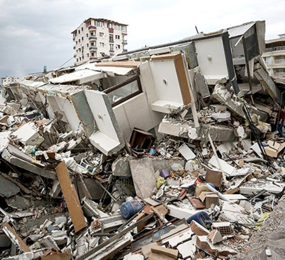 Deprem sonrası ihaleler 'tanıdık' müteahhitlere verildi