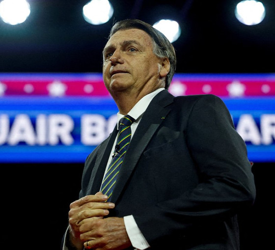 Aşırı sağcı Bolsonaro ülkesine dönüyor