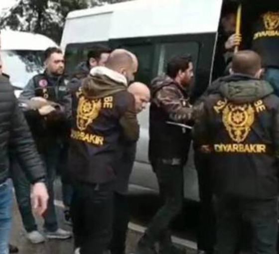 Diyarbakır'da hırsızlık şebekesine baskın: 12 kişi tutuklandı, bahçede gömülü altın bulundu