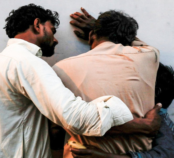 Pakistan'da Ramazan izdihamı: Ücretsiz kumanya dağıtımında 12 kişi öldü