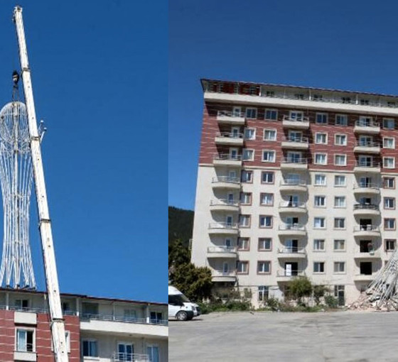 İnci Sitesi depremde az hasar almıştı: Tepesindeki beş tonluk demir paratoner, vinçle söküldü