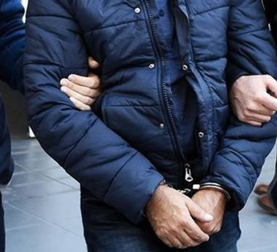 İstanbul ve İzmir'de ev baskınları: HDP Gençlik Meclisi üyeleri ve gazeteci Korkmaz gözaltında