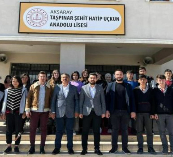 Lise öğrencilerinden Erdoğan'a destek isteyen AKP'li aday adayına tepki