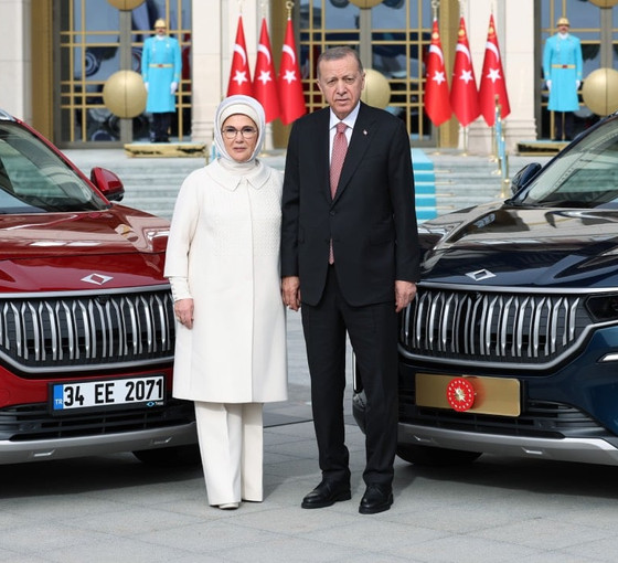 İlk Togg, Erdoğan’a Saray'da teslim edildi