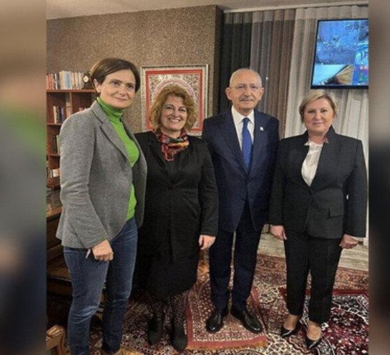 Diyanet'ten yeni 'seccade' açıklaması: Kutsal değil ama inanca saygısızlık