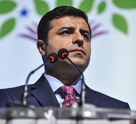 Selahattin Demirtaş, 'gençlere' seslendi: Yurt dışına gitme genç arkadaşım, sandığa git lütfen
