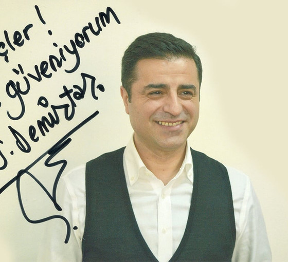 Demirtaş, gençleri sandığa çağırdı: Ülkenin geleceği karanlık bir kasada kilitli ve anahtar da sende