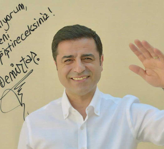 Demirtaş bir kez daha genç seçmenlere seslendi: Değiştir kaderini