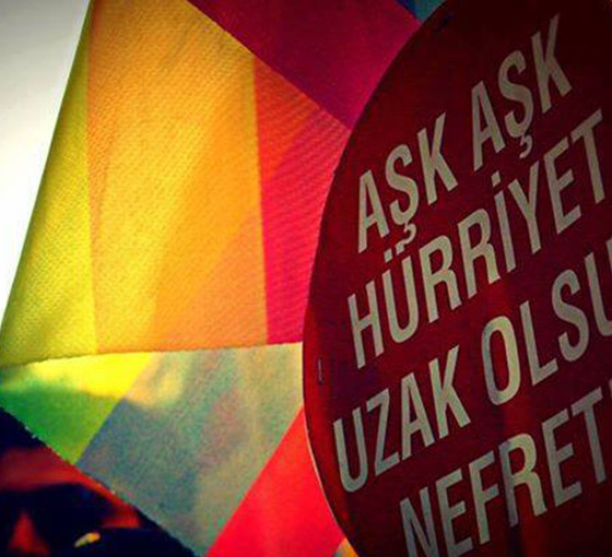 Kaos GL’nin 2022 Medya İzleme Raporu: LGBTİ+larla ilgili her üç haberden ikisi nefret söylemi içeriyor