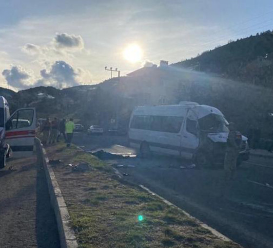 Gümüşhane'de işçi servisi takla attı: Bir ölü, yedi yaralı
