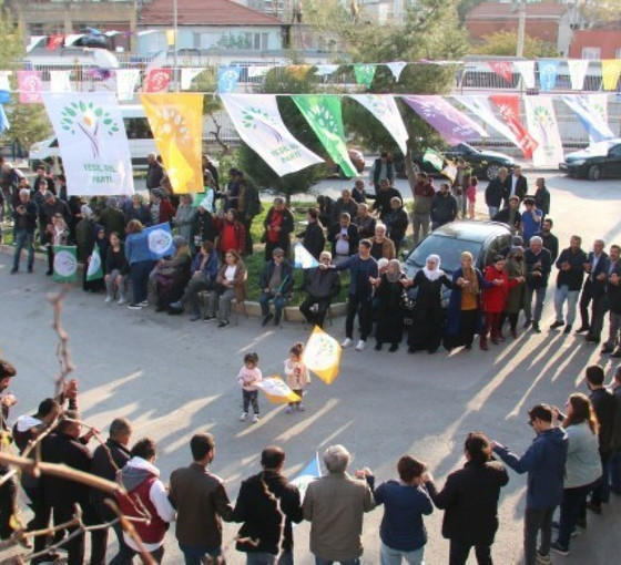 Yeşil Sol Parti Karşıyaka’da seçim bürosu açtı