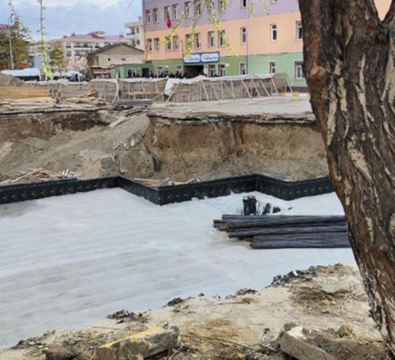 Okul inşaatında insan kemiklerine rastlandı, alana beton döküldü
