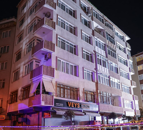 İstanbul'da 6 katlı bina, kolonlarındaki çatlaklardan dolayı boşaltıldı