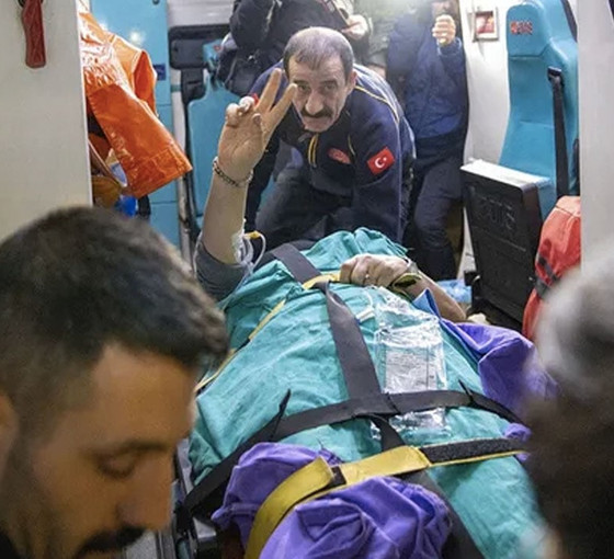 Trafik kazası geçiren Meral Danış Beştaş ameliyat edildi