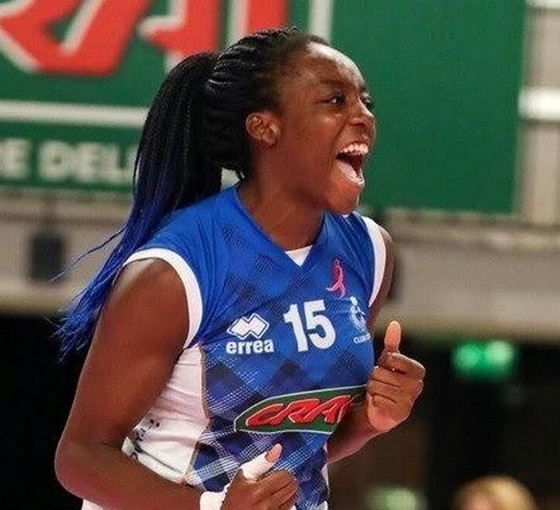 Otelin altıncı katından düşerek ölen voleybolcu Julia Ituma'nın son mesajı: Good byy
