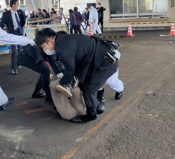 Japonya Başbakanı'na sis bombası atan saldırgan yakalandı