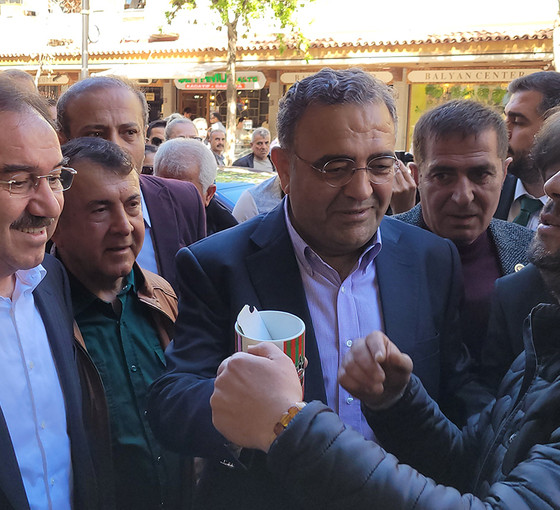 CHP’nin Diyarbakır adaylarından esnaf ziyareti: Yurttaşlar 'Cumhurbaşkanı sizin, milletvekili bizim' dedi