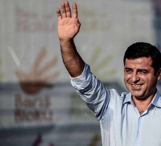 Demirtaş gençlere seslendi: Artık tartışma değil, iki oy daha bulurum zamanı