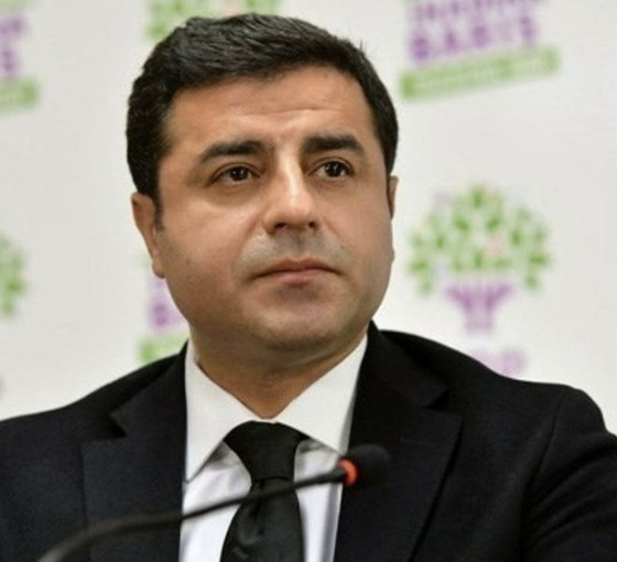 Selahattin Demirtaş: Erdoğan, Kürtlerin oyunu alabileceğinden emin olsa HDP’nin önüne çadır kurar