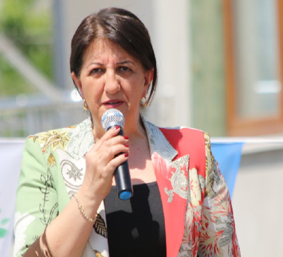 Pervin Buldan Adana'dan Erdoğan'a seslendi: Kürt sorununu çözemeyen kendisi çözülür