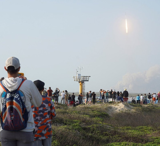 SpaceX'in Starship roketi başarılı kalkış sonrası havada patladı